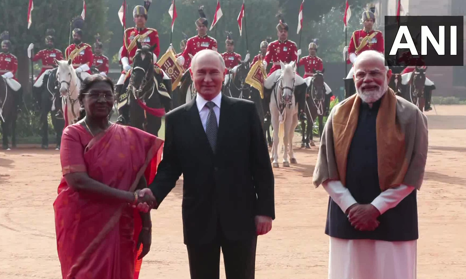 ரஷிய அதிபர் புதினுக்கு சிவப்பு கம்பள வரவேற்பு