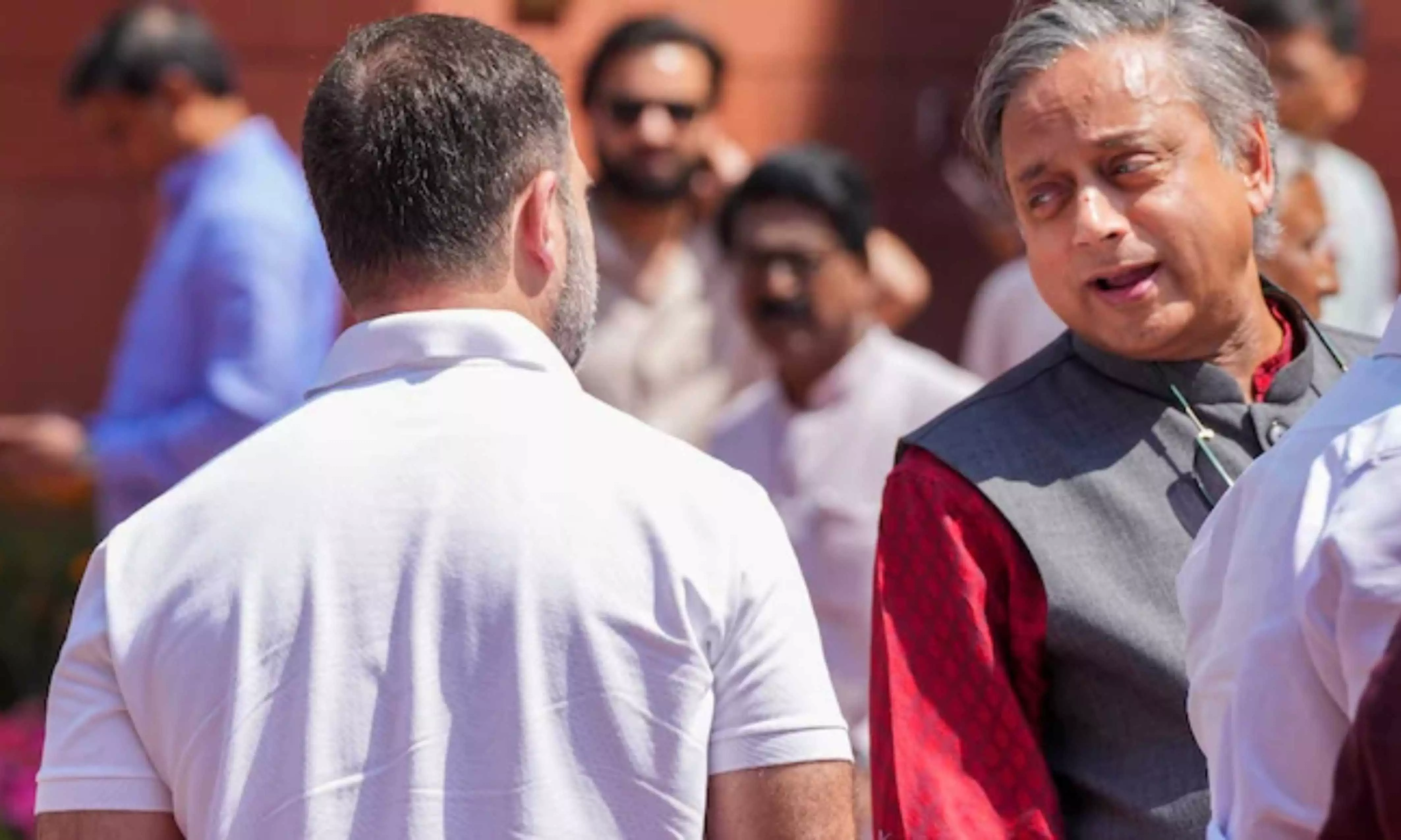 தவிர்க்கப்பட்ட கார்கே, ராகுல் காந்தி... புதின் விருந்துக்கு அழைக்கப்பட்ட சசி தரூர் - பாஜகவோடு தொடரும் நெருக்கம்? தவிர்க்கப்பட்ட கார்கே, ராகுல் காந்தி... புதின் விருந்துக்கு அழைக்கப்பட்ட சசி தரூர் - பாஜகவோடு தொடரும் நெருக்கம்?