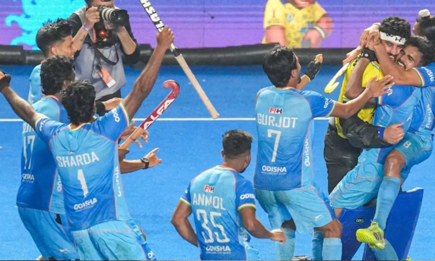 ஜூனியர் உலகக் கோப்பை ஹாக்கி: பெல்ஜியம் அணியை வீழ்த்தி இந்தியா அரையிறுதிக்கு முன்னேற்றம் ஜூனியர் உலகக் கோப்பை ஹாக்கி: பெல்ஜியம் அணியை வீழ்த்தி இந்தியா அரையிறுதிக்கு முன்னேற்றம்