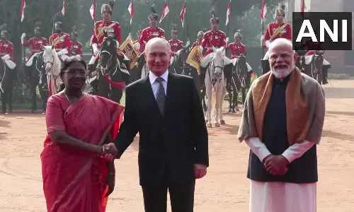 ரஷிய அதிபர் புதினுக்கு சிவப்பு கம்பள வரவேற்பு