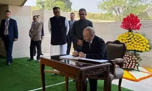 காந்தி நினைவிடத்தின் பார்வையாளர் பதிவேட்டில் அதிபர் புதின் எழுதியது இதுதான்