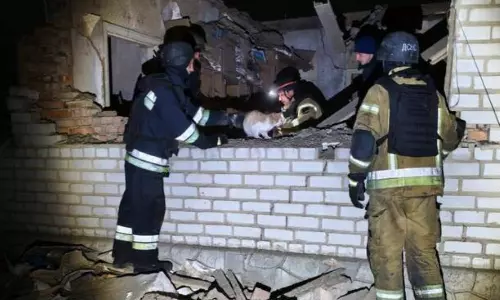 புதின் இந்தியா வருகைக்கு இடையில் உக்ரைன் மீது ரஷியா டிரோன் தாக்குதல் - 12 வயது சிறுவன் பலி