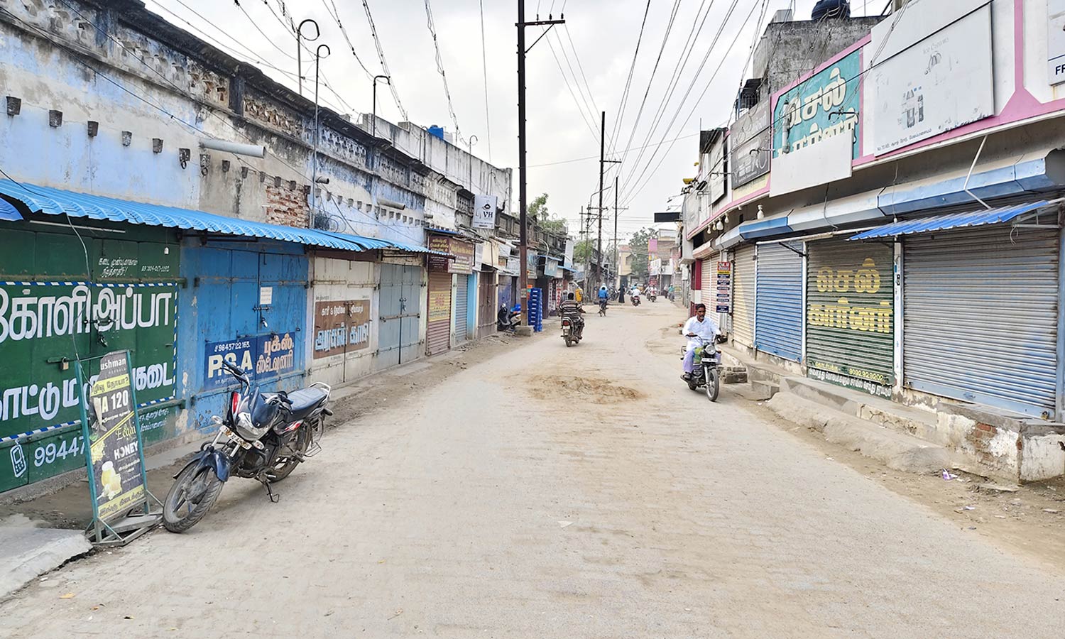 பாபர் மசூதி இடிப்பு தினம் - மேலப்பாளையத்தில் 1,500 கடைகள் அடைப்பு