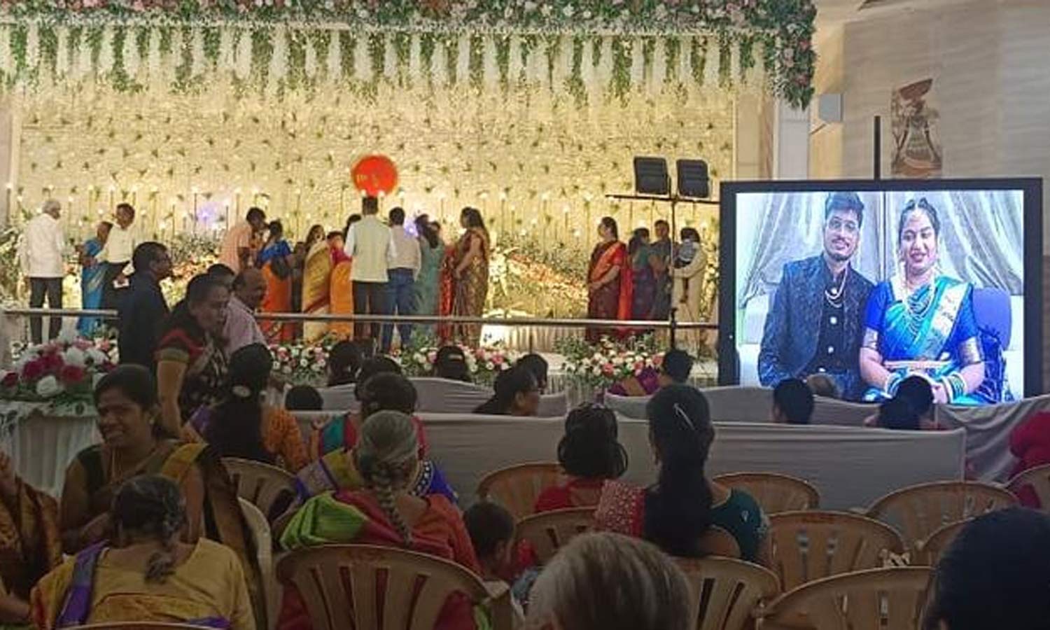 இண்டிகோ விமான சேவை ரத்து எதிரொலி: புதுமண தம்பதி இல்லாமல் நடந்த வெட்டிங் ரிசப்ஷன்