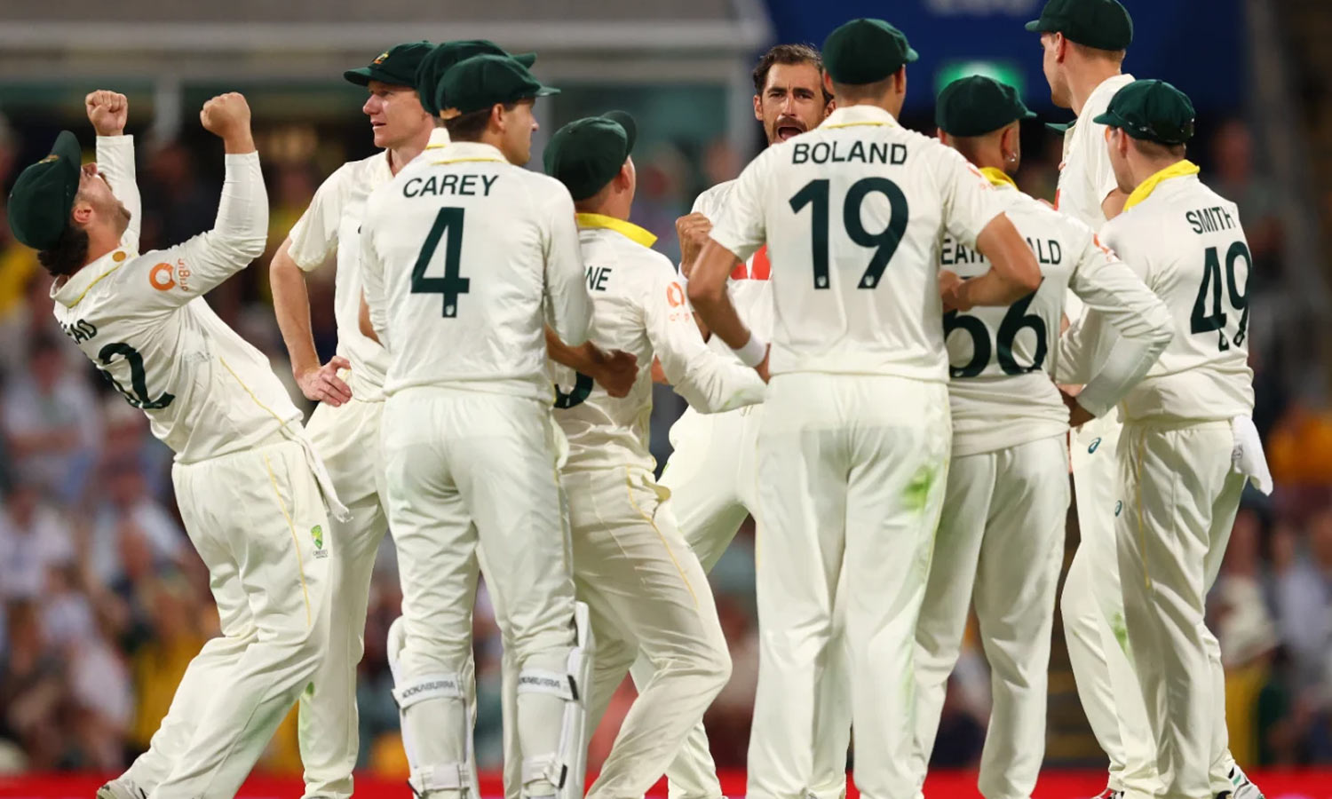 பிரிஸ்பேனில் மிரட்டல் பந்துவீச்சு: வெற்றியின் விளிம்பில் ஆஸ்திரேலியா