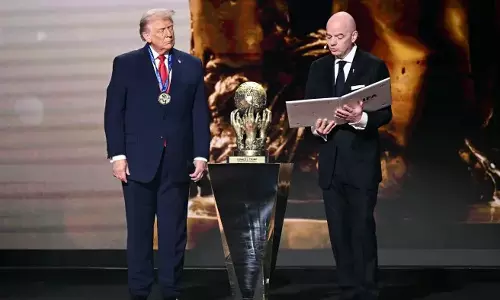 நோபல் பரிசுக்கு ஏங்கிய டிரம்ப்புக்கு அமைதிக்கான பரிசை வழங்கிய கால்பந்து சம்மேளனம்