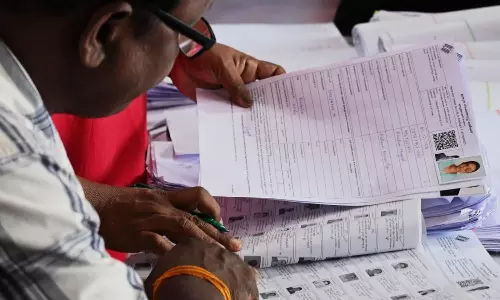 வெளிநாட்டில் வாழும் மகன்கள்.. SIR படிவத்தில் தவறான விவரங்களை நிரப்பிய தாய் மீது வழக்குப்பதிவு