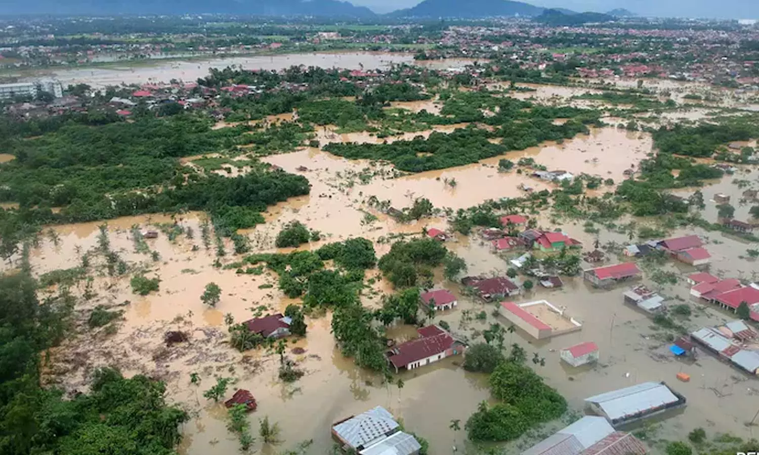 சென்யார் புயலால் இந்தோனேசியாவில் உயிரிழந்தோர் எண்ணிக்கை 900-ஐ கடந்தது சென்யார் புயலால் இந்தோனேசியாவில் உயிரிழந்தோர் எண்ணிக்கை 900-ஐ கடந்தது