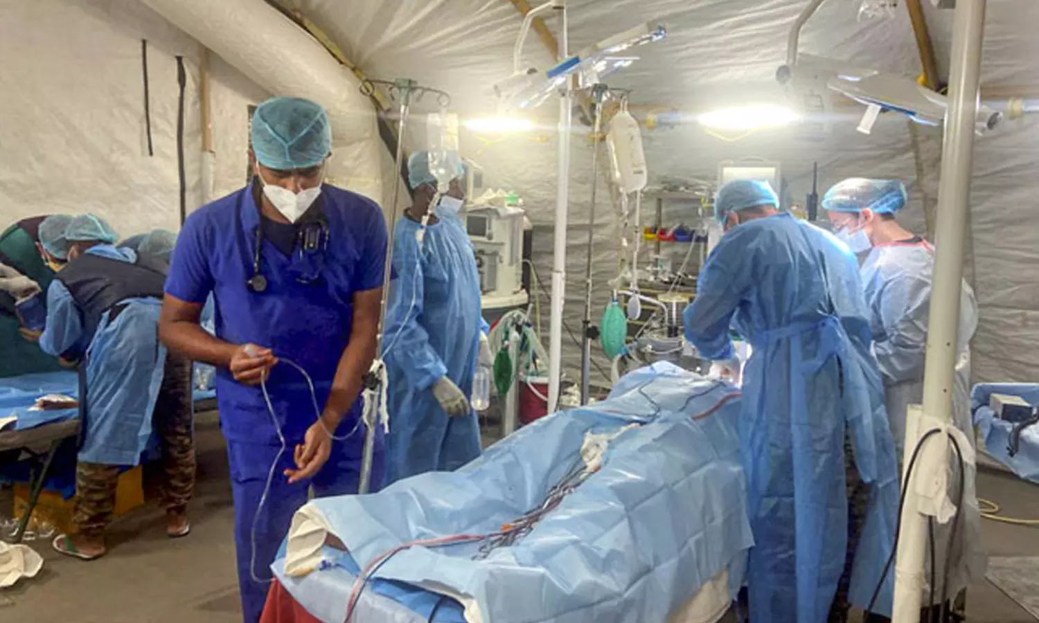 இலங்கையில் 2,200-க்கும் மேற்பட்டோருக்கு சிகிச்சை அளித்த இந்திய மருத்துவ குழு இலங்கையில் 2,200-க்கும் மேற்பட்டோருக்கு சிகிச்சை அளித்த இந்திய மருத்துவ குழு