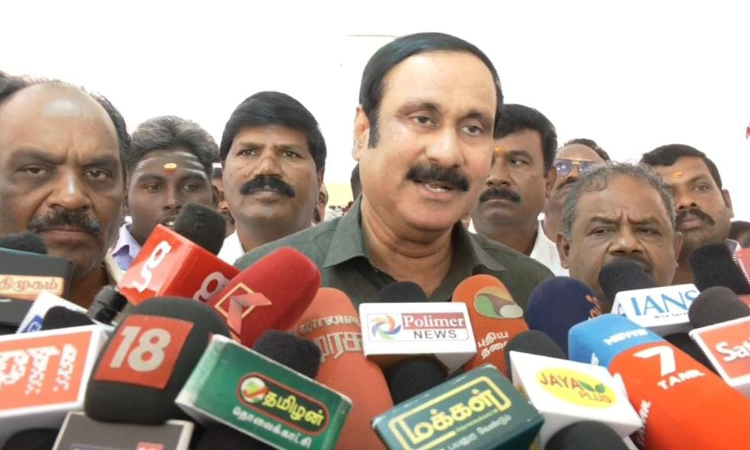 தமிழகத்தில் தொழில் முதலீட்டாளர்கள் வராததற்கு தி.மு.க அரசின் ஊழல் தான் காரணம் - அன்புமணி
