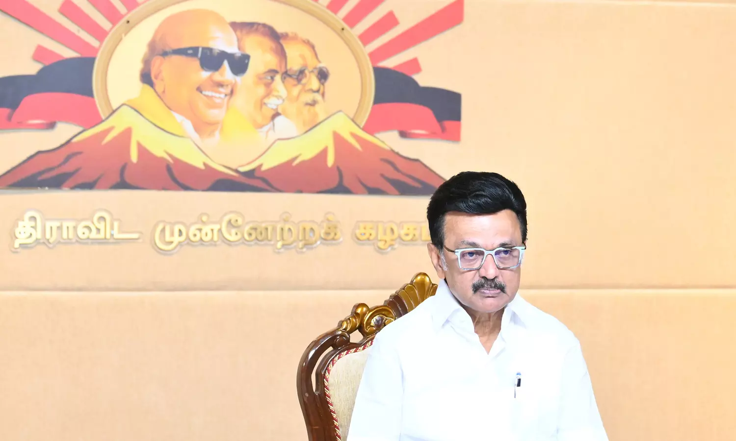 வெற்றியை உறுதி செய்யும் வகையில் பணியாற்ற வேண்டும்- மாவட்டச் செயலாளர்களுக்கு மு.க.ஸ்டாலின் அறிவுரை வெற்றியை உறுதி செய்யும் வகையில் பணியாற்ற வேண்டும்- மாவட்டச் செயலாளர்களுக்கு மு.க.ஸ்டாலின் அறிவுரை