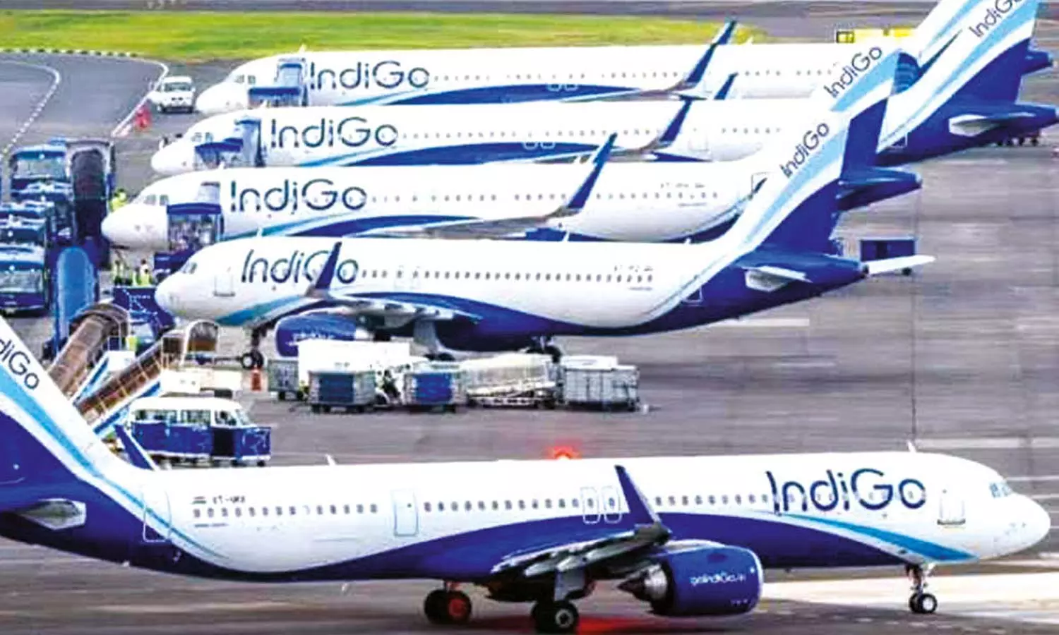தொடரும் இண்டிகோ விமான சேவை பாதிப்பு- பயணிகள் அவதி தொடரும் இண்டிகோ விமான சேவை பாதிப்பு- பயணிகள் அவதி