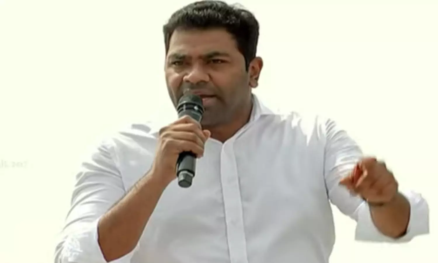 பிரசாரத்தை முடக்காதீர்கள் - தில் இருந்தால் தேர்தலில் மோதுங்கள்: ஆதவ் அர்ஜுனா பிரசாரத்தை முடக்காதீர்கள் - தில் இருந்தால் தேர்தலில் மோதுங்கள்: ஆதவ் அர்ஜுனா