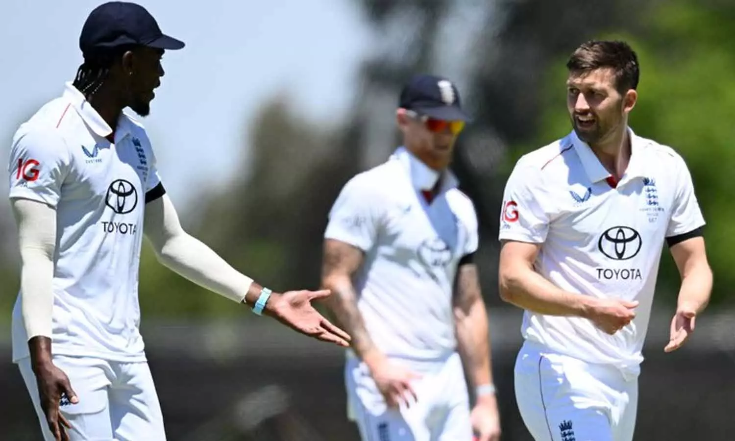 ஆஸ்திரேலியா வீரரை தொடர்ந்து ஆஷஸ் தொடரில் இருந்து இங்கிலாந்து வீரர் விலகல் ஆஸ்திரேலியா வீரரை தொடர்ந்து ஆஷஸ் தொடரில் இருந்து இங்கிலாந்து வீரர் விலகல்