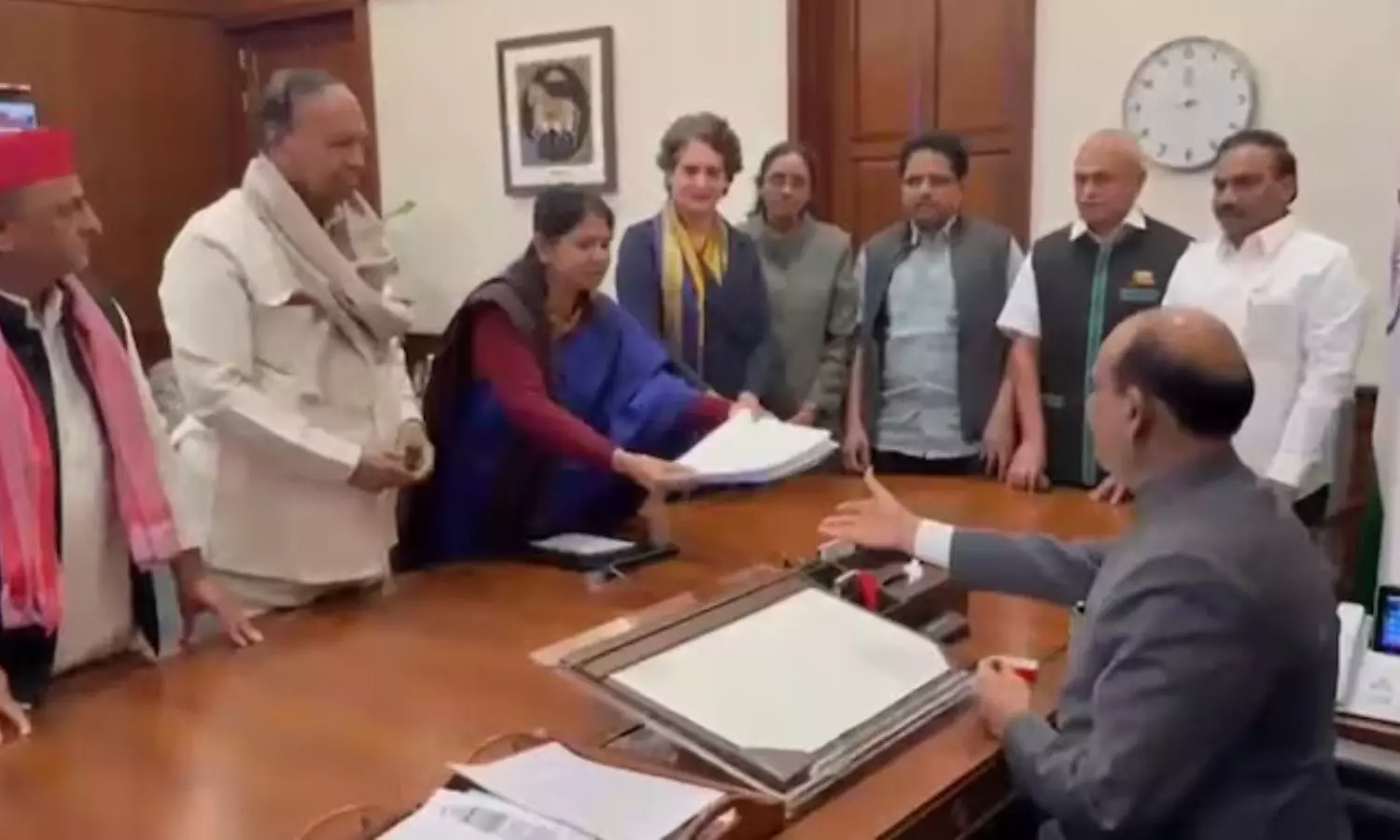 நீதிபதி சுவாமிநாதனை பதவி நீக்கம் செய்யக்கோரி தீர்மான கடிதம் - ஓம் பிர்லாவிடம் அளித்த இந்தியா கூட்டணி! நீதிபதி சுவாமிநாதனை பதவி நீக்கம் செய்யக்கோரி தீர்மான கடிதம் - ஓம் பிர்லாவிடம் அளித்த இந்தியா கூட்டணி!