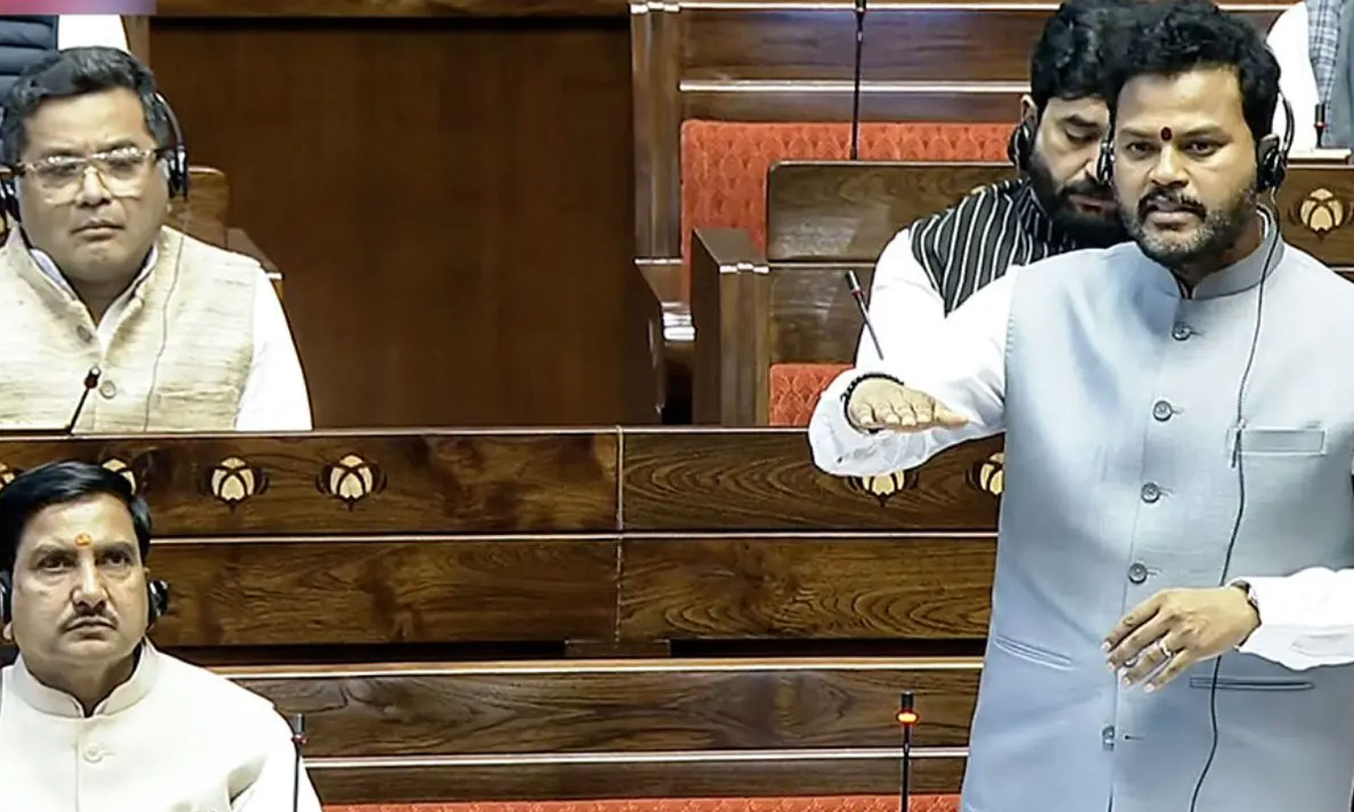 எவ்வளவு பெரிய விமான நிறுவனமாக இருந்தாலும் நடவடிக்கை உறுதி: மக்களவையில் மந்திரி பதில்