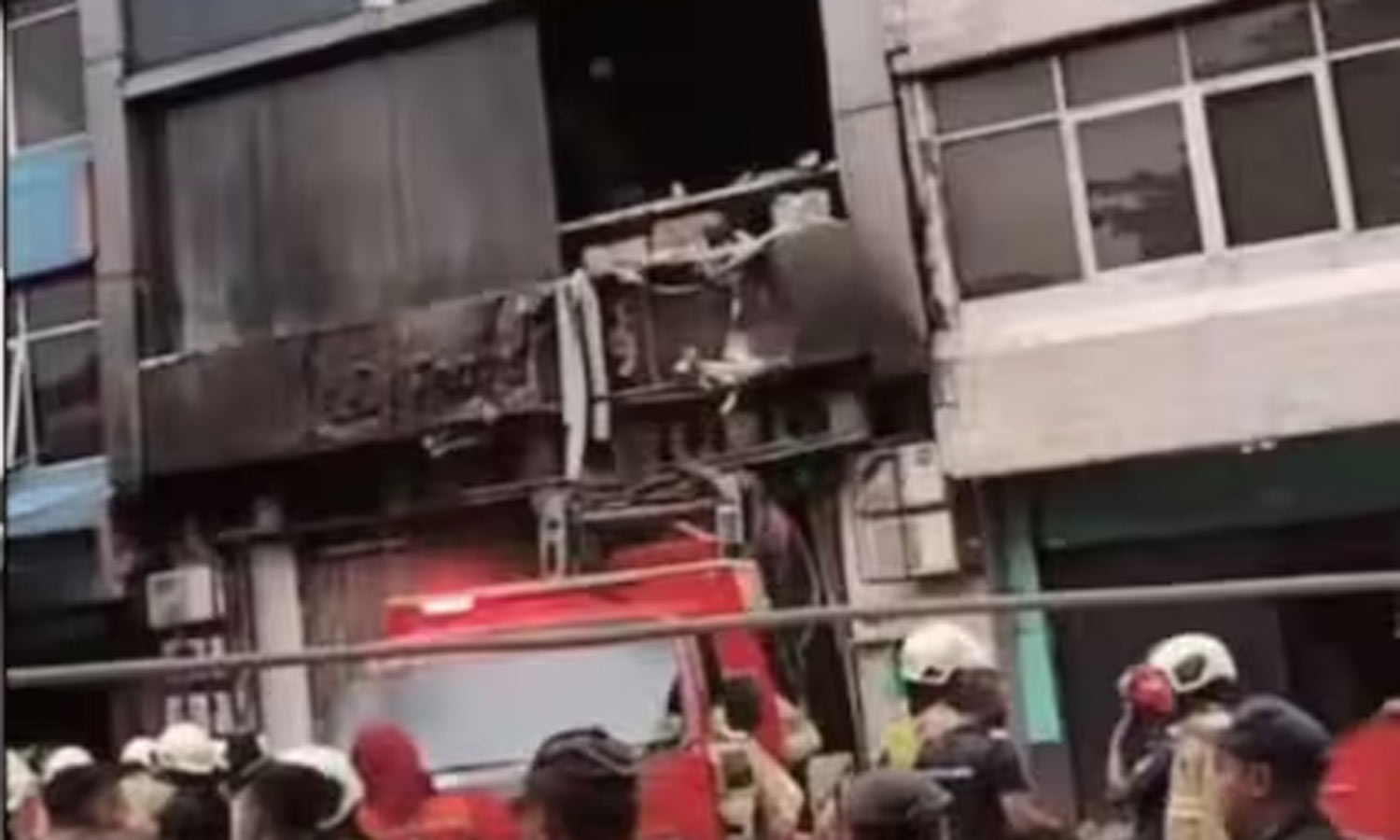 இந்தோனேசியாவில் சோகம்: அலுவலக கட்டிடத்தில் ஏற்பட்ட தீ விபத்தில் 20 பேர் பலி