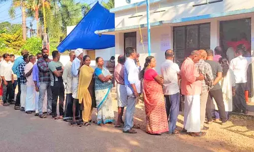 கேரளாவில் உள்ளாட்சி தேர்தல்:  7 மாவட்டங்களில் இன்று முதல்கட்ட வாக்குப்பதிவு