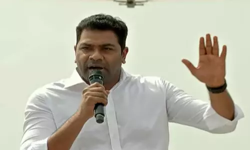 புதுச்சேரியில் போன்று விஜய்க்கு தமிழ்நாட்டில் பாதுகாப்பு கொடுக்கப்படவில்லை - ஆதவ் அர்ஜுனா புதுச்சேரியில் போன்று விஜய்க்கு தமிழ்நாட்டில் பாதுகாப்பு கொடுக்கப்படவில்லை - ஆதவ் அர்ஜுனா