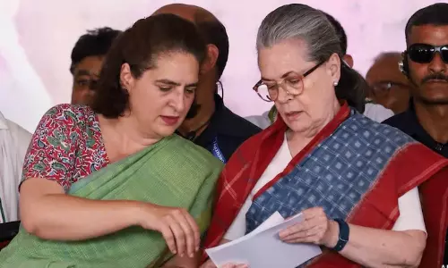 சோனியா காந்தி குடியுரிமை பெற்றபின்னரே வாக்களித்தார் - பிரியங்கா காந்தி!