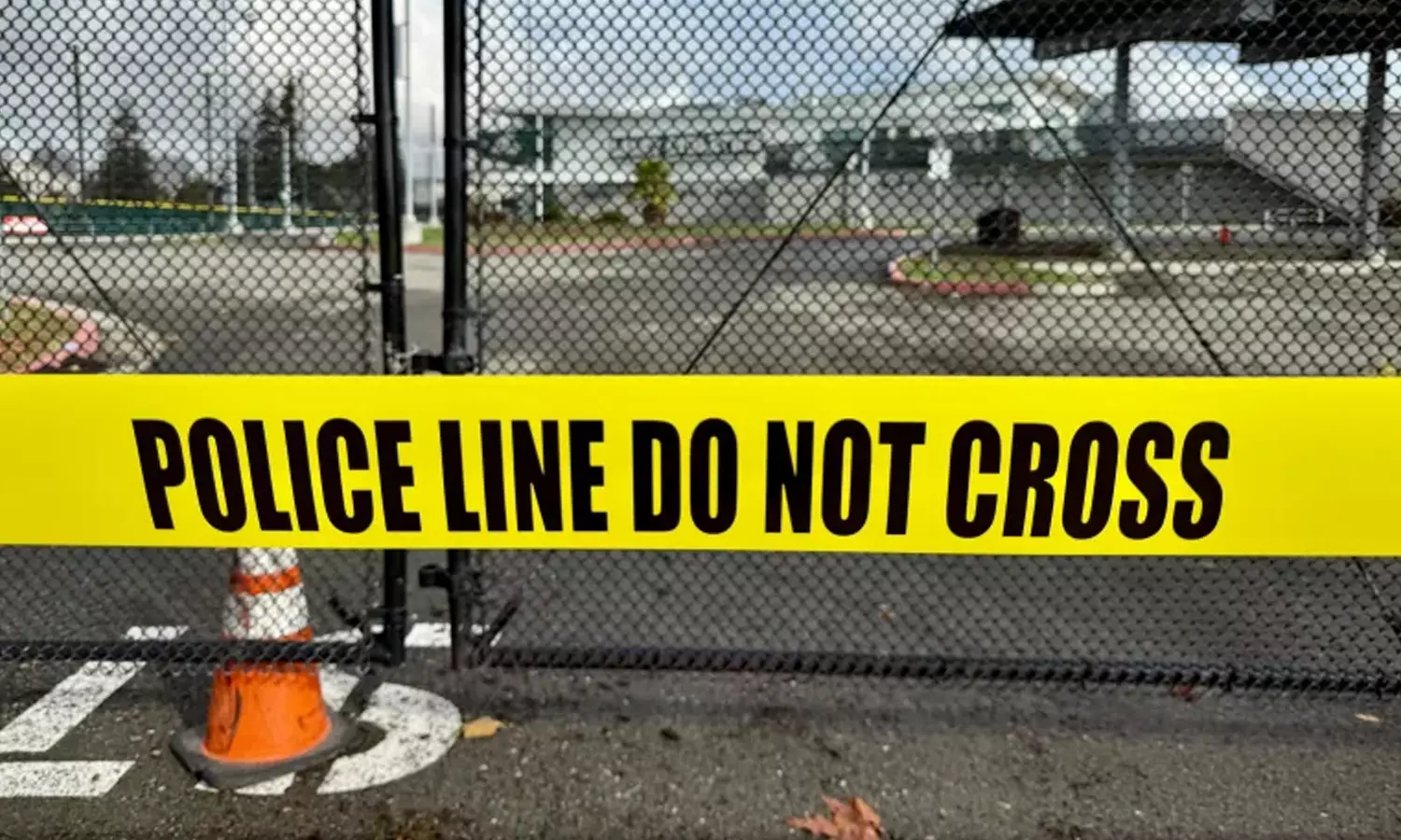 அமெரிக்காவில் பல்கலைக்கழக வளாகத்தில் துப்பாக்கி சூடு- மாணவர் உயிரிழப்பு அமெரிக்காவில் பல்கலைக்கழக வளாகத்தில் துப்பாக்கி சூடு- மாணவர் உயிரிழப்பு