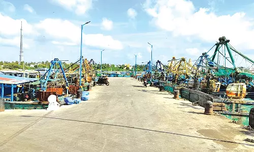 ராமேசுவரம், மண்டபம் பகுதி மீனவர்கள் இன்று கடலுக்கு செல்ல தடை