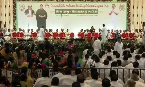 பரபரப்பான அரசியல் சூழ்நிலையில் தொடங்கியது அ.தி.மு.க. செயற்குழு- பொதுக்குழு கூட்டம்