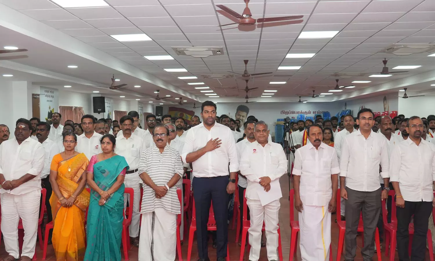 த.வெ.க. மாவட்ட செயலாளர்கள் கூட்டம் தொடங்கியது த.வெ.க. மாவட்ட செயலாளர்கள் கூட்டம் தொடங்கியது