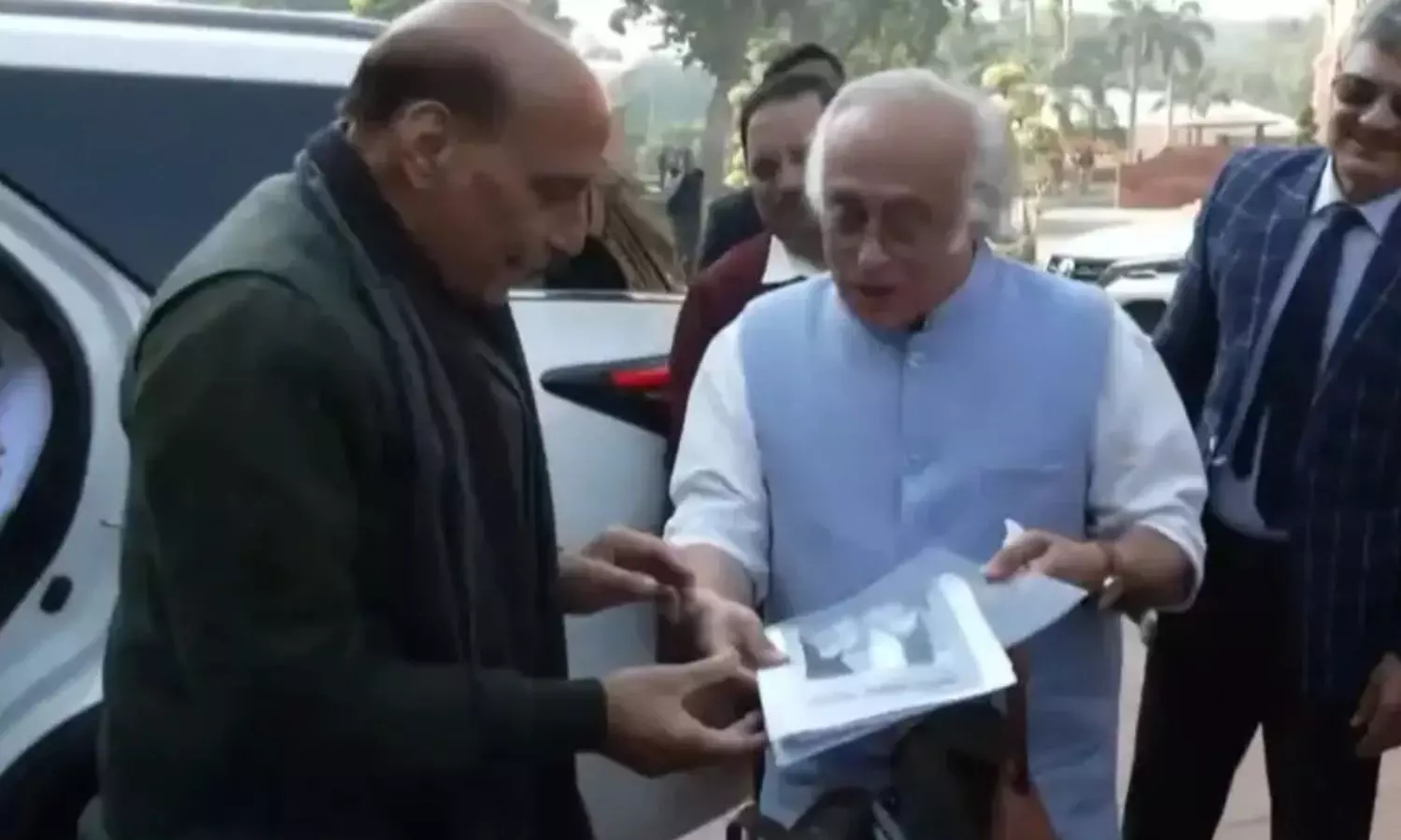 மசூதி கட்ட அரசு நிதி.. நேருவை சாடிய ராஜ்நாத் சிங்.. அது பொய் என அவரிடமே ஆதாரம் வழங்கிய ஜெய்ராம் ரமேஷ் மசூதி கட்ட அரசு நிதி.. நேருவை சாடிய ராஜ்நாத் சிங்.. அது பொய் என அவரிடமே ஆதாரம் வழங்கிய ஜெய்ராம் ரமேஷ்