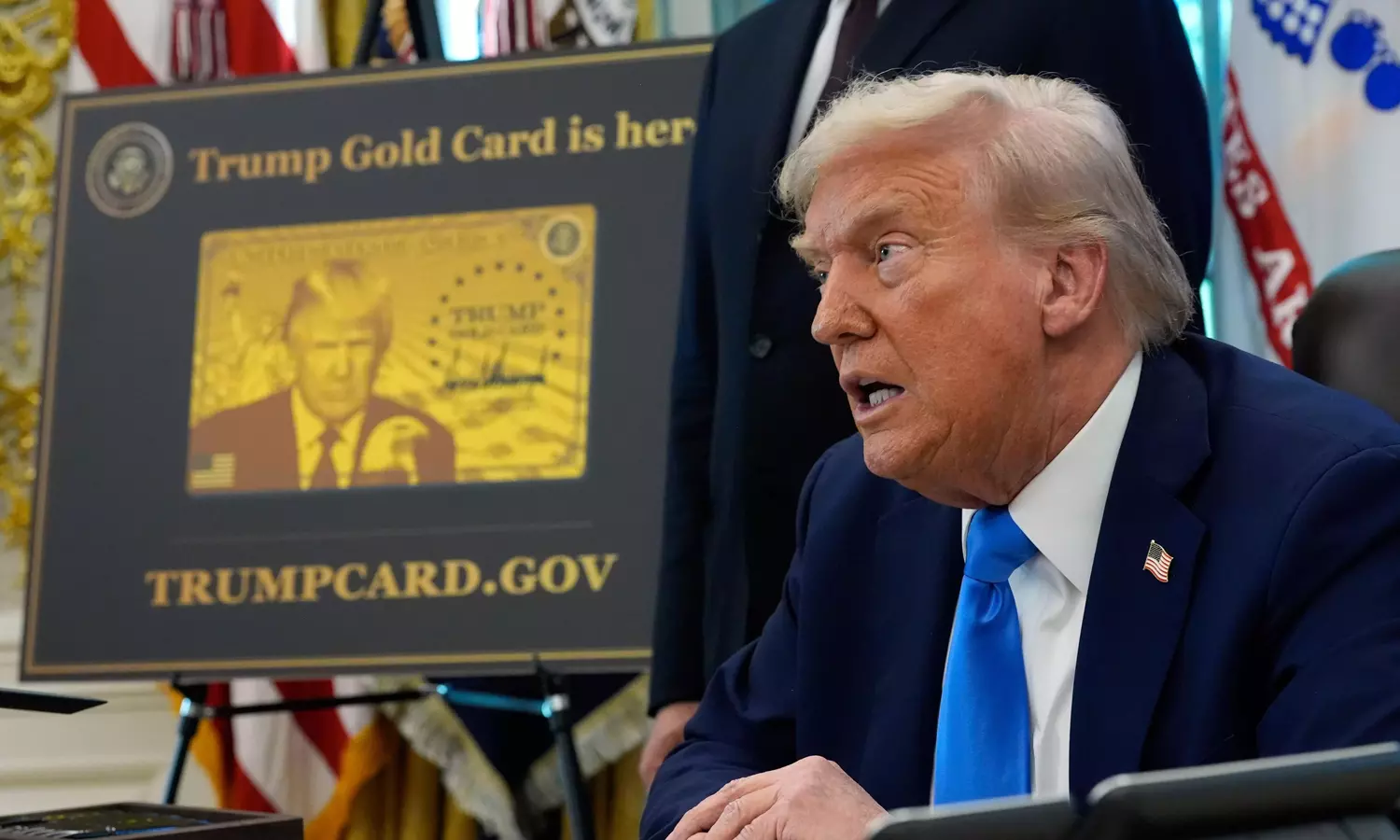 அமெரிக்காவில் நிரந்தர குடியுரிமைக்கு ரூ.8.98 கோடி தங்க அட்டை விசா திட்டம் அறிமுகம் அமெரிக்காவில் நிரந்தர குடியுரிமைக்கு ரூ.8.98 கோடி தங்க அட்டை விசா திட்டம் அறிமுகம்