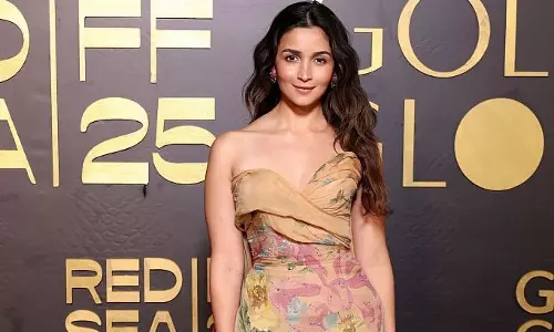 பாலிவுட் நடிகை ஆலியா பட் கோல்டன் குளோப் விருது வென்றார்