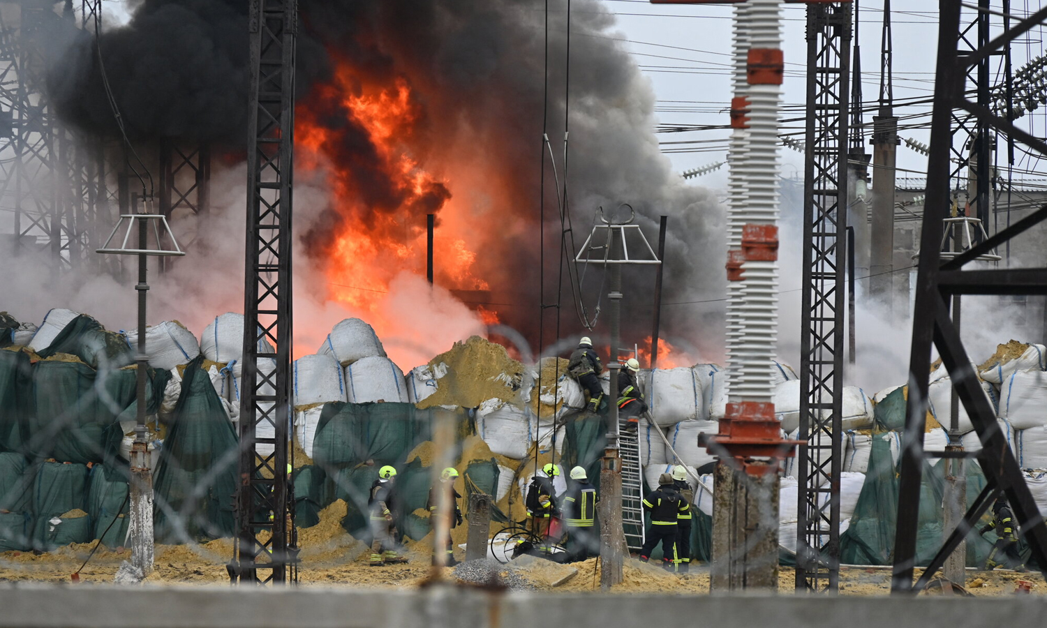உக்ரைன் எரிபொருள் நிலையங்களில் தாக்குதல்- 90,000 பேர் மின்சாரமின்றி தவிப்பு