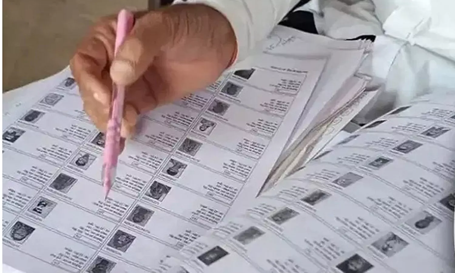 2025 REWIND: அரசியல் கட்சிகளை அலறவிட்ட சிறப்பு தீவிர திருத்தம்: இது வேற SIR 2025 REWIND: அரசியல் கட்சிகளை அலறவிட்ட சிறப்பு தீவிர திருத்தம்: இது வேற SIR