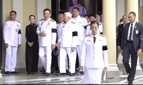 தாய்லாந்து நாடாளுமன்றம் கலைப்பு: அடுத்த ஆண்டில் தேர்தல் தாய்லாந்து நாடாளுமன்றம் கலைப்பு: அடுத்த ஆண்டில் தேர்தல்