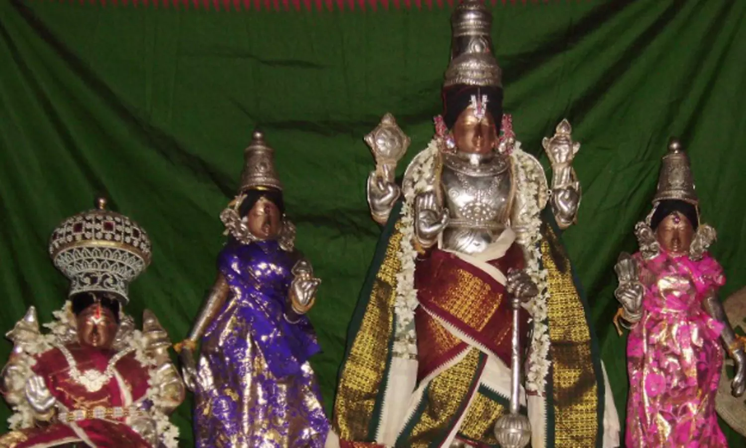 சயன கோலத்தில் காட்சிதரும் திருச்சிறுபுலியூர் தலசயனப் பெருமாள் சயன கோலத்தில் காட்சிதரும் திருச்சிறுபுலியூர் தலசயனப் பெருமாள்