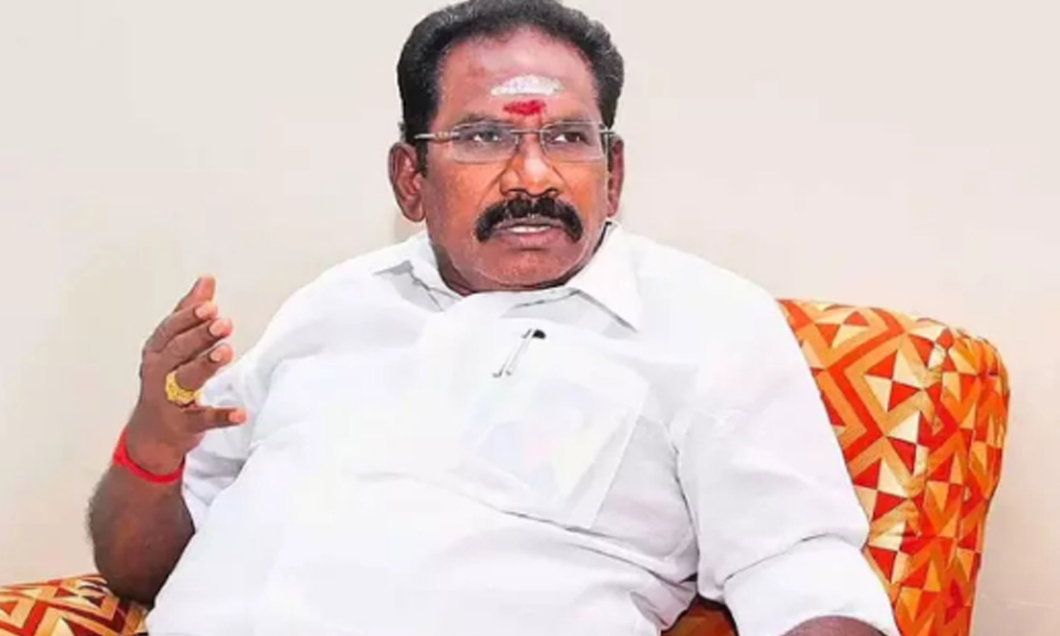 தங்கத்தை அள்ளி கொடுத்தாலும் சட்டமன்றத் தேர்தலில் தி.மு.க.வுக்கு மக்கள் வாக்களிக்க மாட்டார்கள்- செல்லூர் ராஜூ