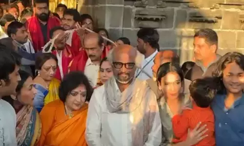 திருப்பதி கோவிலில் நடிகர் ரஜினிகாந்த் சாமி தரிசனம் திருப்பதி கோவிலில் நடிகர் ரஜினிகாந்த் சாமி தரிசனம்