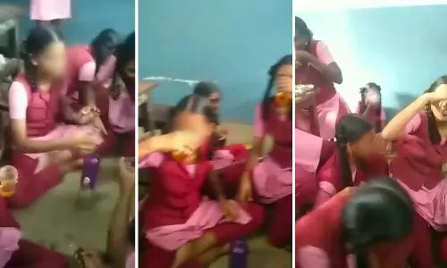 பள்ளி வகுப்பறையில் மது அருந்திய 6 மாணவிகள்...