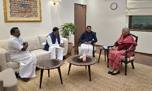 மத்திய அமைச்சர் நிர்மலா சீதாராமனுடன் நயினார் நாகேந்திரன் சந்திப்பு