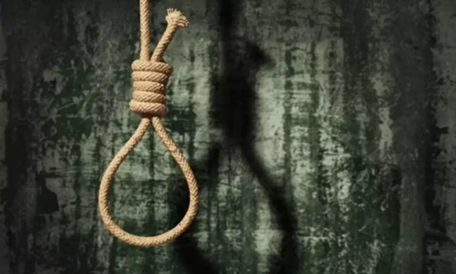 வாடகை கொடுக்க முடியாததால் வீட்டை காலி செய்யும் நிலை.. 2 மகன்களுடன் தூக்கில் தொங்கிய தாய் வாடகை கொடுக்க முடியாததால் வீட்டை காலி செய்யும் நிலை.. 2 மகன்களுடன் தூக்கில் தொங்கிய தாய்