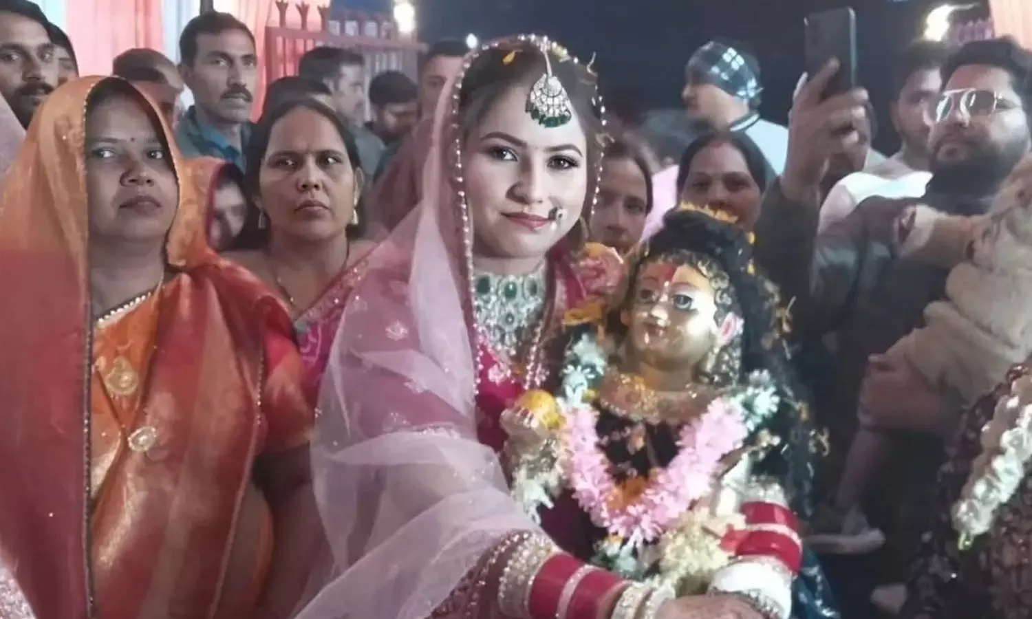 2025 REWIND: கிருஷ்ணர் சிலையை திருமணம் செய்து கொண்ட நவீன மீரா 2025 REWIND: கிருஷ்ணர் சிலையை திருமணம் செய்து கொண்ட நவீன மீரா