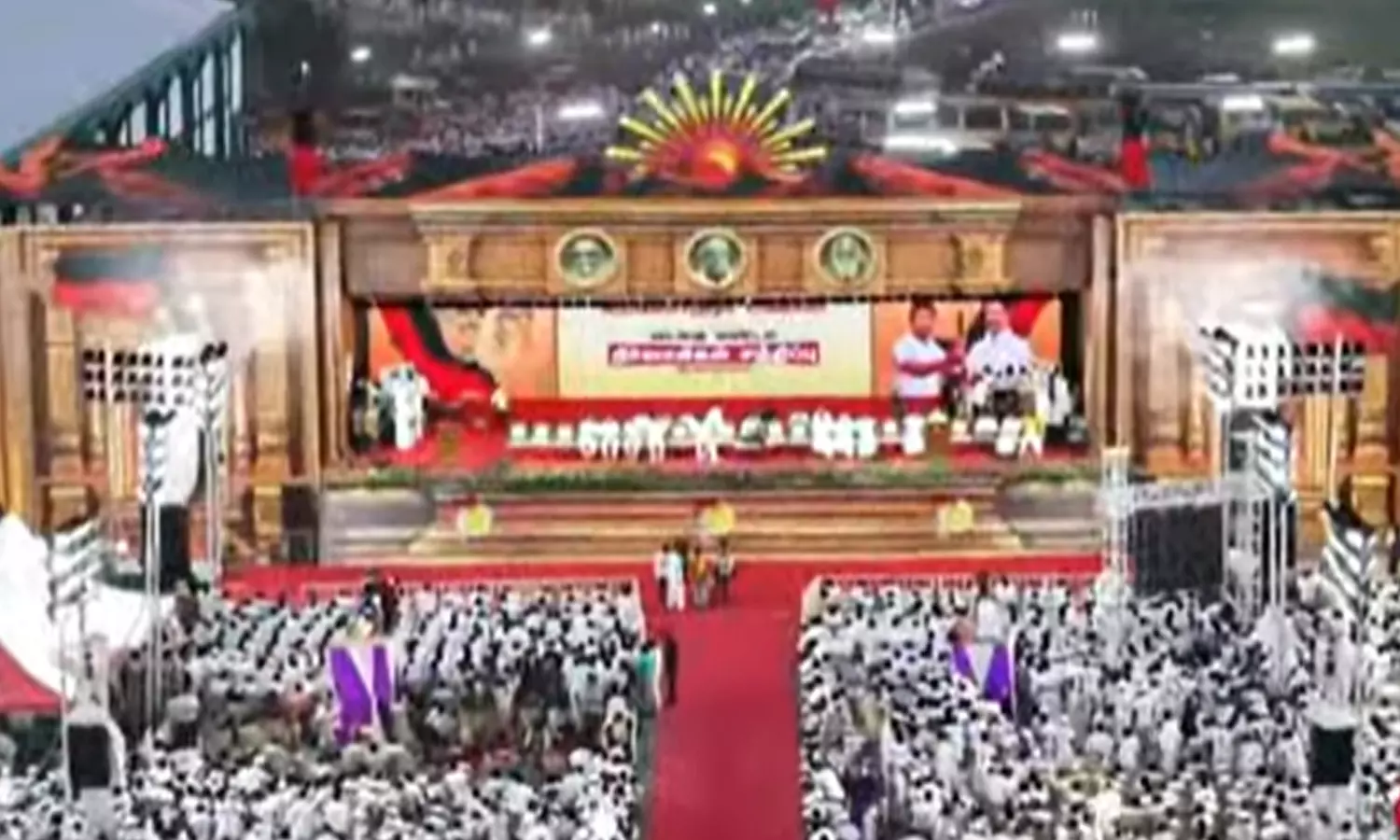 திருவண்ணாமலையில் பிரம்மாண்ட திமுக இளைஞரணி நிர்வாகிகள் சந்திப்பு நிகழ்ச்சி தொடங்கியது திருவண்ணாமலையில் பிரம்மாண்ட திமுக இளைஞரணி நிர்வாகிகள் சந்திப்பு நிகழ்ச்சி தொடங்கியது