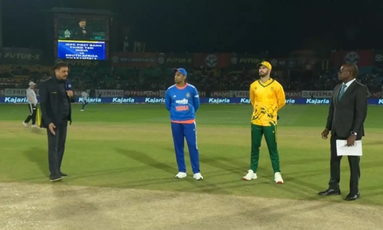 3-வது டி20 போட்டி: தென் ஆப்பிரிக்க அணிக்கு எதிராக இந்தியா பந்து வீச்சு தேர்வு 3-வது டி20 போட்டி: தென் ஆப்பிரிக்க அணிக்கு எதிராக இந்தியா பந்து வீச்சு தேர்வு