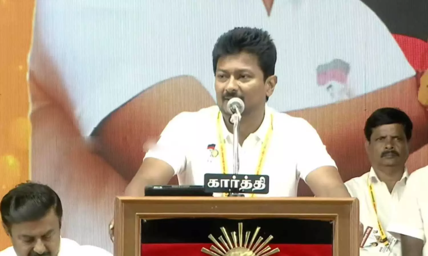 கட்டுப்பாடின்றி 1 கோடி இளைஞர்கள் திரண்டாலும் பயனில்லை - தவெகவை மறைமுகமாக விமர்சித்த உதயநிதி! கட்டுப்பாடின்றி 1 கோடி இளைஞர்கள் திரண்டாலும் பயனில்லை - தவெகவை மறைமுகமாக விமர்சித்த உதயநிதி!