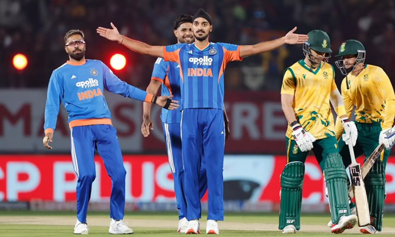 3வது டி20 போட்டி- இந்தியாவுக்கு 118 ரன்கள் இலக்கு நிர்ணயம் 3வது டி20 போட்டி- இந்தியாவுக்கு 118 ரன்கள் இலக்கு நிர்ணயம்