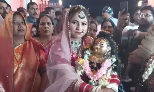 2025 REWIND: கிருஷ்ணர் சிலையை திருமணம் செய்து கொண்ட நவீன மீரா