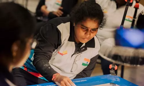 கேரம் உலக சாம்பியன் கீர்த்தனாவுக்கு உரிய ஊக்கத்தொகை, அரசுப் பணி, வீடு வழங்கப்பட வேண்டும் - பா. ரஞ்சித்!