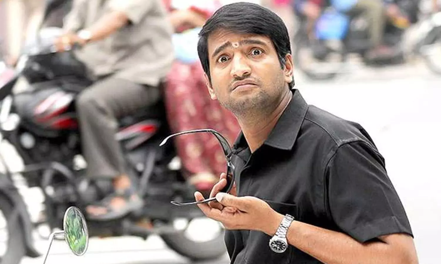 அடிகளுக்கு கவலைப்பட்டால் பிழைக்க முடியாது- சந்தானம் அடிகளுக்கு கவலைப்பட்டால் பிழைக்க முடியாது- சந்தானம்