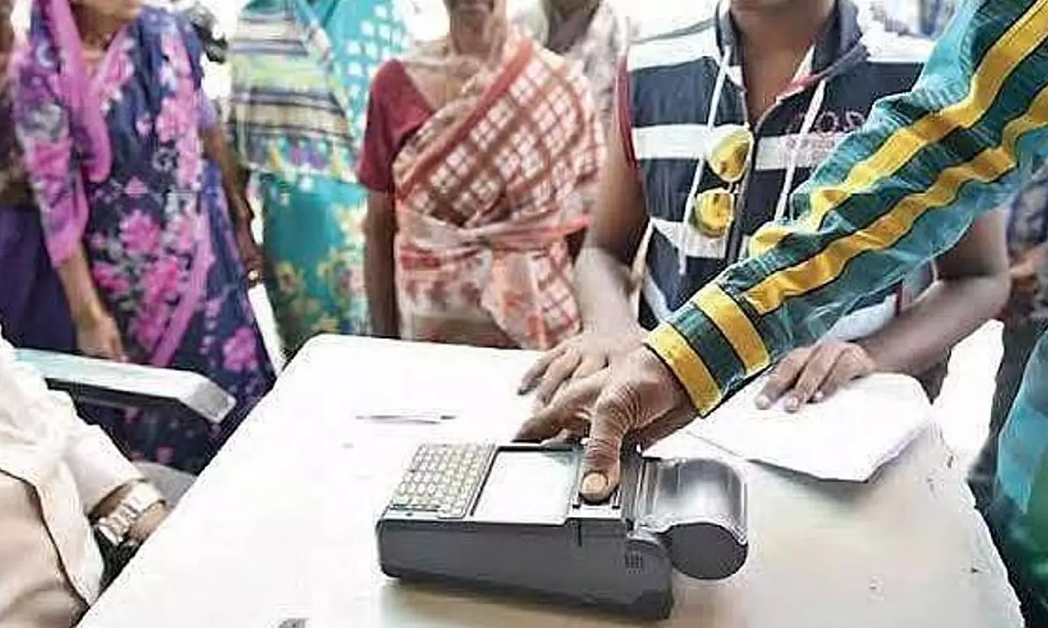 ரேஷன் கார்டுதாரர்கள் விரல் ரேகையை விரைந்து பதிவு செய்ய மத்திய அரசு அறிவுறுத்தல் ரேஷன் கார்டுதாரர்கள் விரல் ரேகையை விரைந்து பதிவு செய்ய மத்திய அரசு அறிவுறுத்தல்