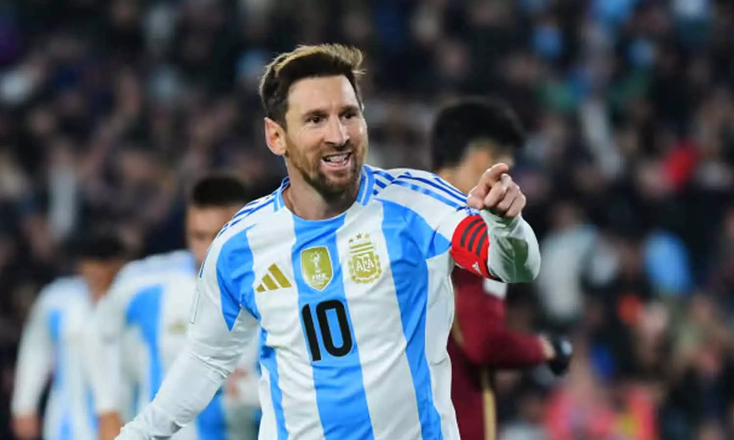 மெஸ்ஸியிடம் கை கொடுக்க ஒரு கோடியா? வெளியான அதிர்ச்சி தகவல் மெஸ்ஸியிடம் கை கொடுக்க ஒரு கோடியா? வெளியான அதிர்ச்சி தகவல்